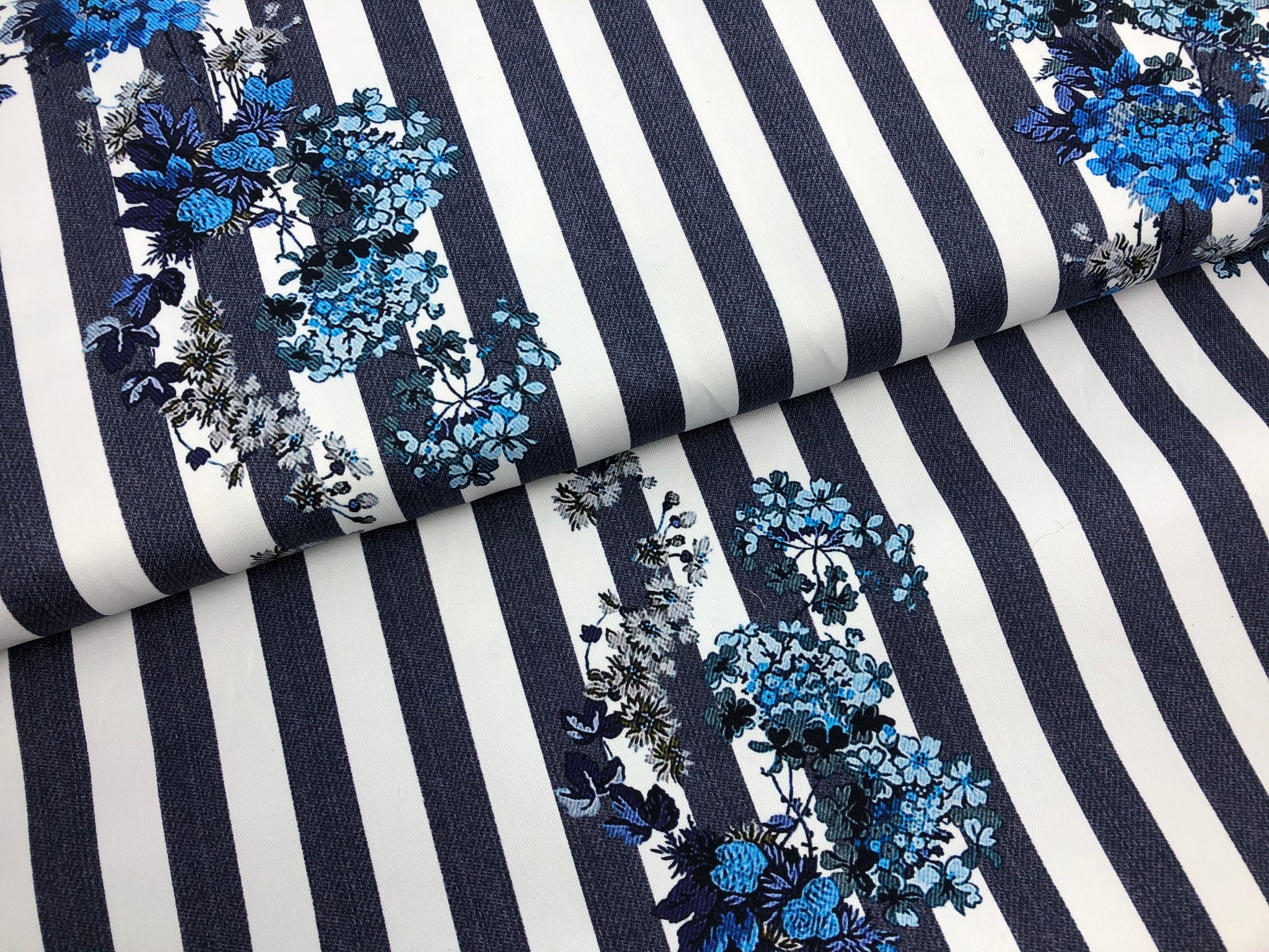 Baumwollstretch "stripes & flowers" blau