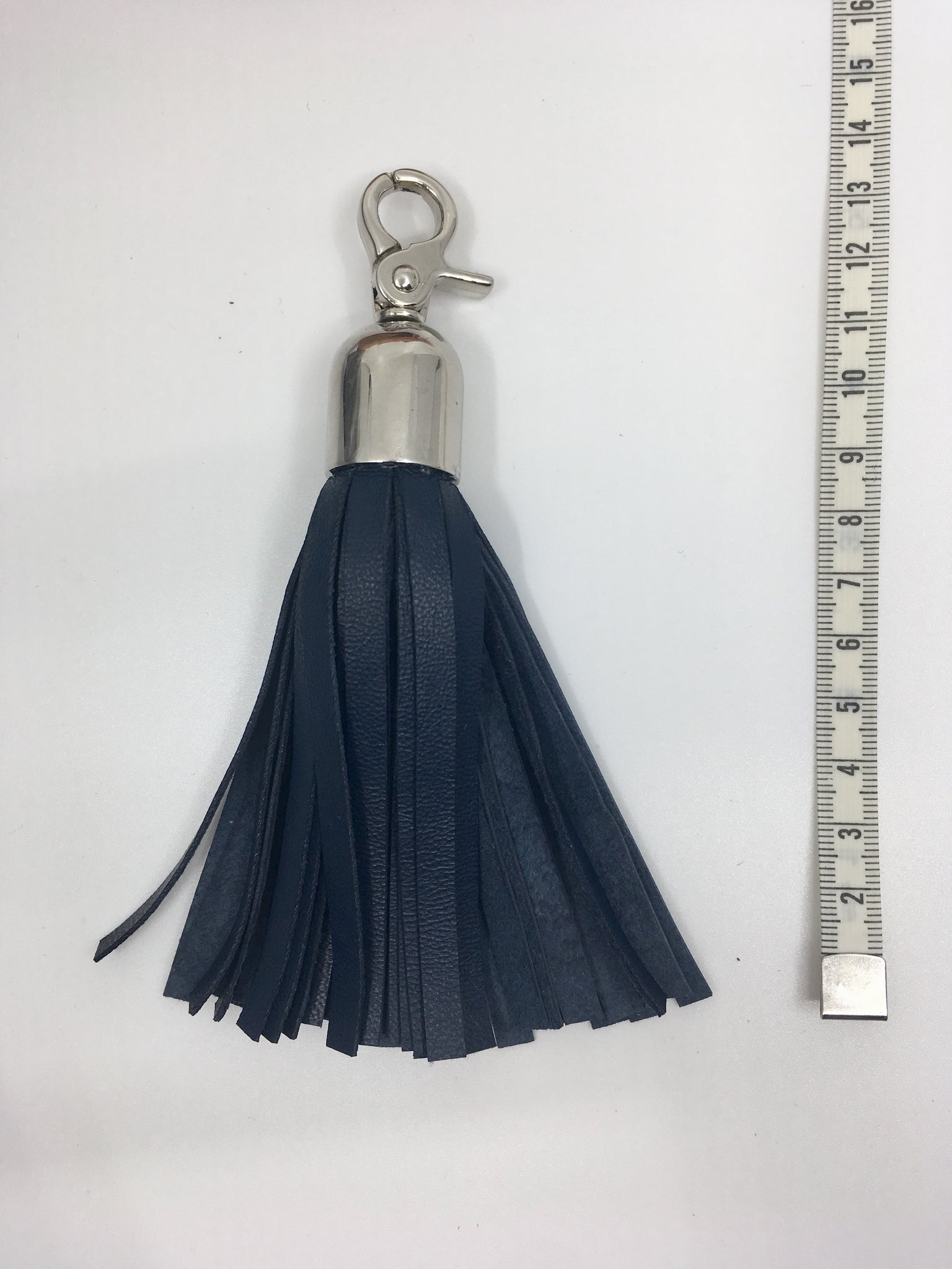 Quaste Taschenanhänger dunkelblau/silber gross