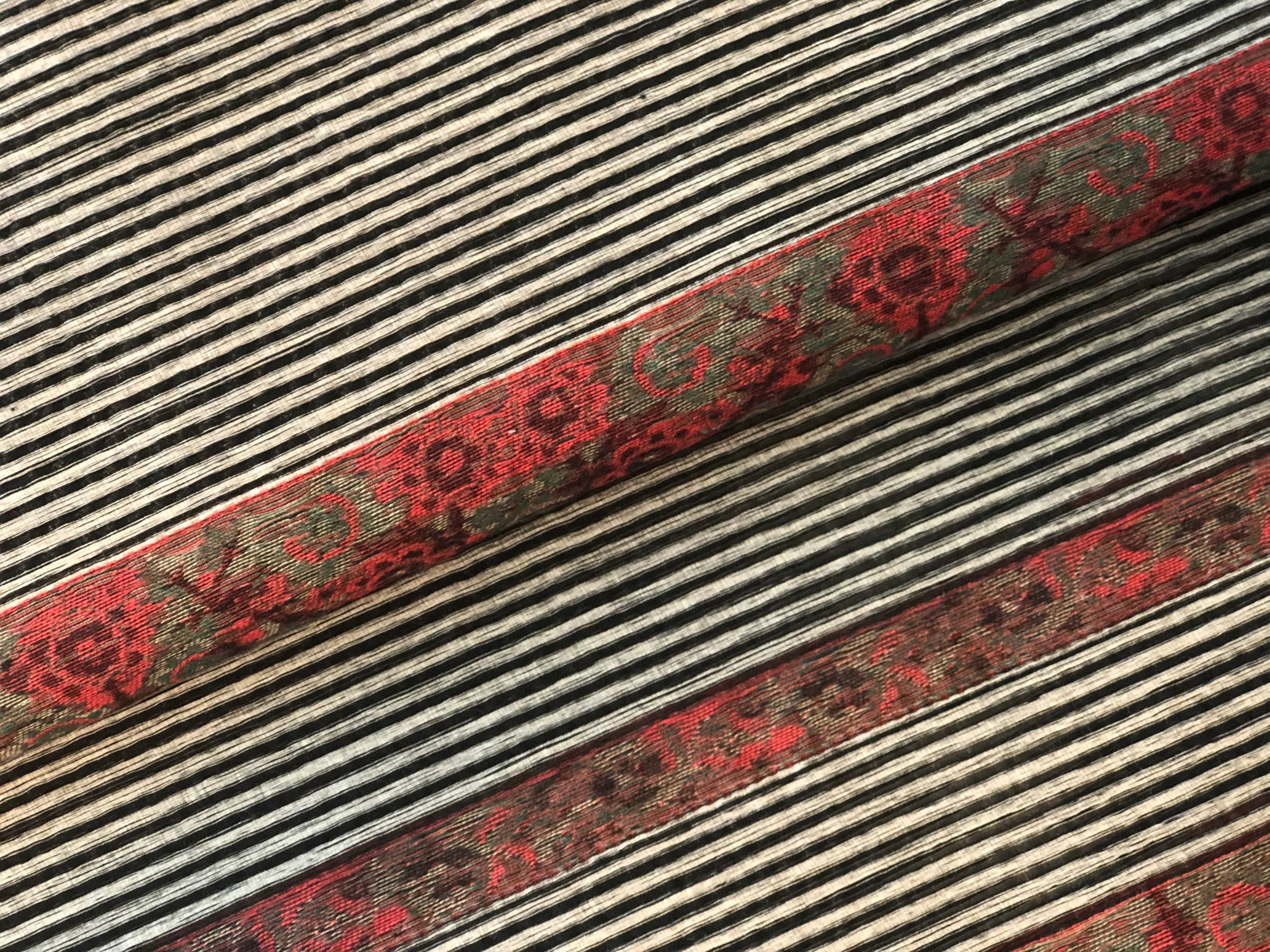 Baumwollstoff Transparent mit Blumen Streifen bordeaux/rot